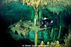 Diver in the cenote "dreams gate" - taken with 10,5mm fis... by Henrik Gram Rasmussen 